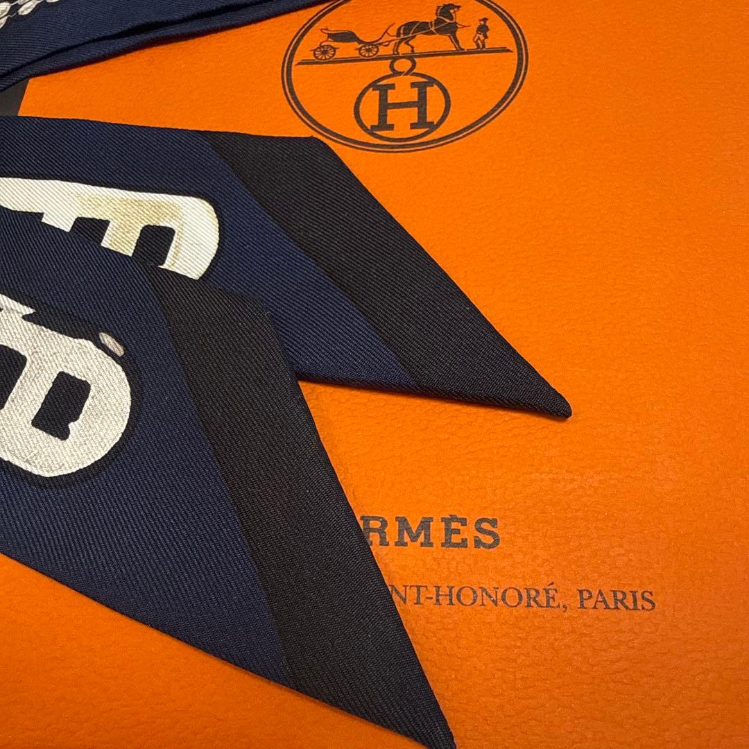 HERMES エルメス ツイリー LE TRESOR DE MEDOR ネイビー