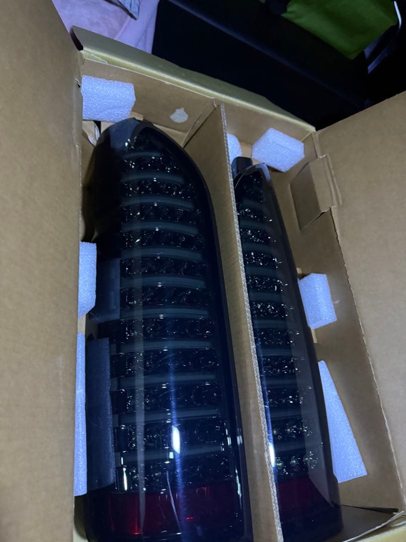 ！！！値下げ中！！！ 200系 ハイエース スモークテールランプ（1型〜現行型）