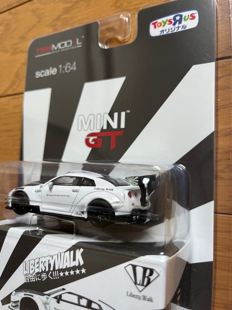 【MINI GT】リバティウォーク 日産 GT-R Matte White