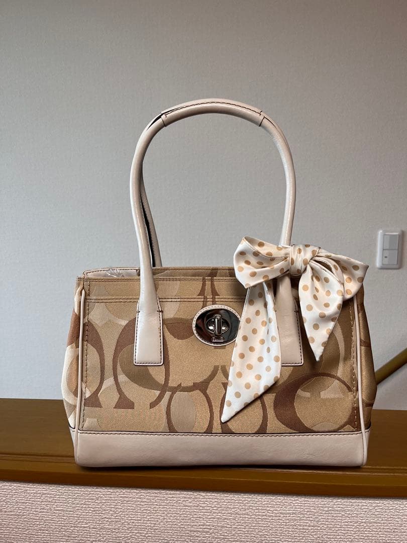Coach ベージュ ドットリボン トートバッグ