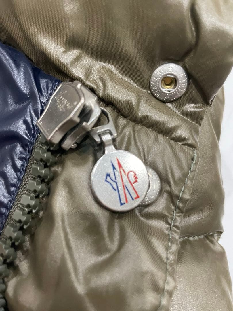 MONCLER オリーブグリーンダウンベスト