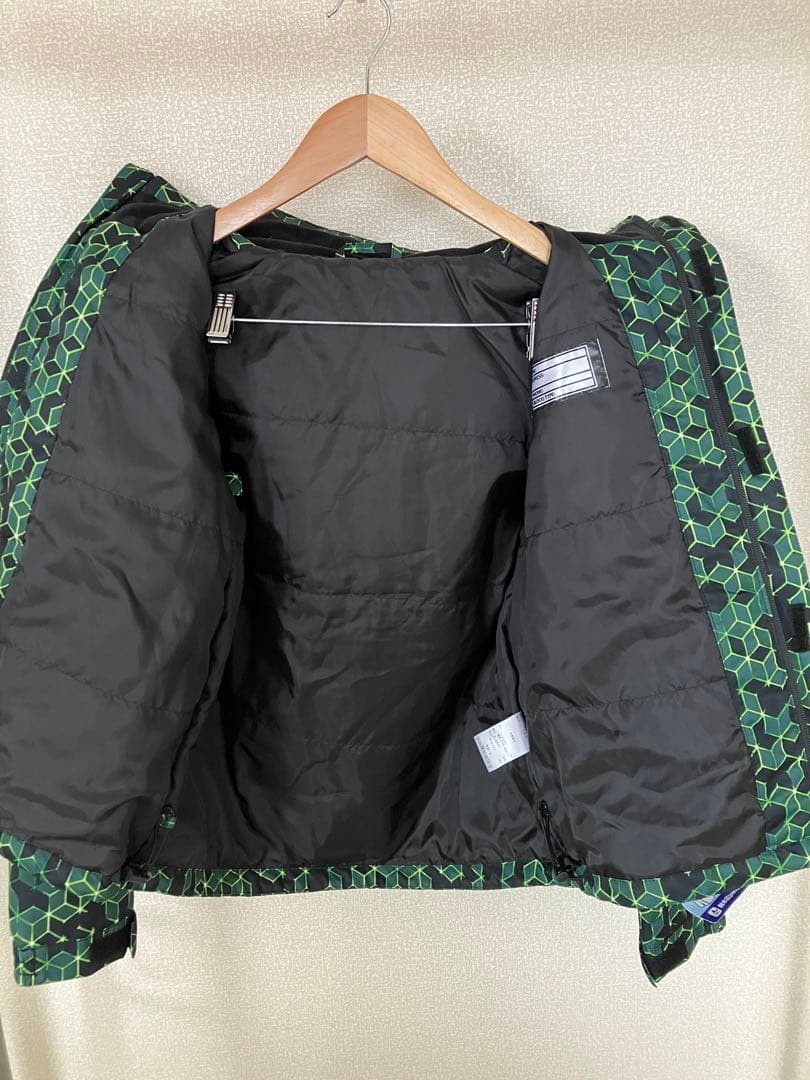 新品　スノーウェア 上下セット 150cm 黒緑×黄緑