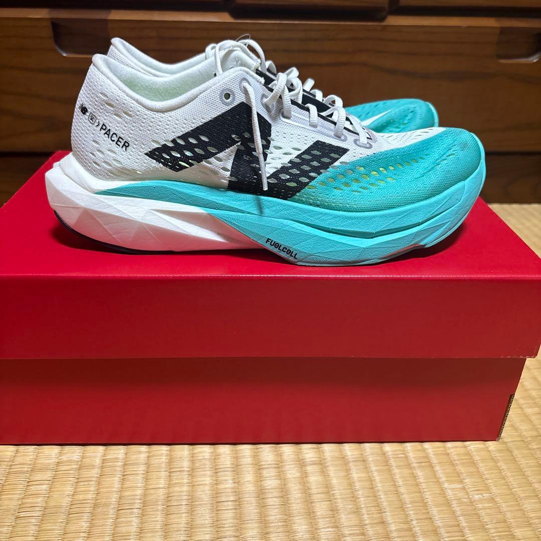 ニューバランスFuelCellSuperComp Pacerv2 （25.5)