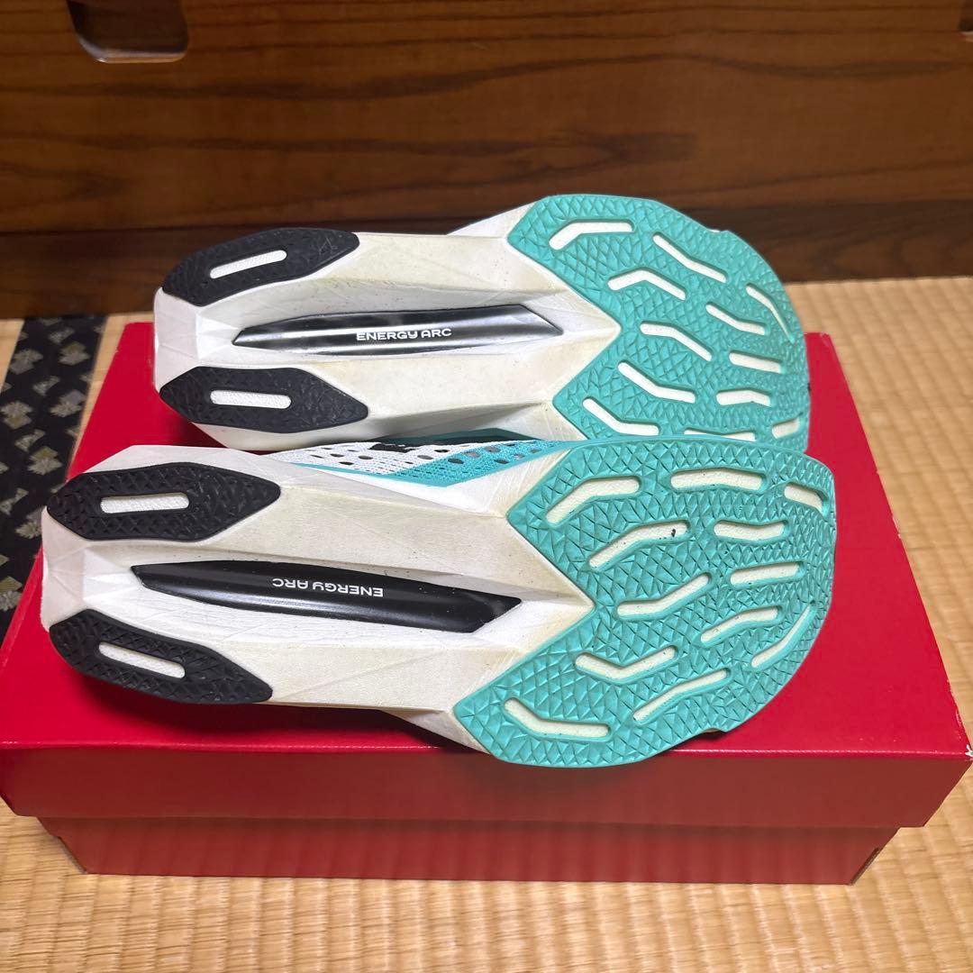 ニューバランスFuelCellSuperComp Pacerv2 （25.5)