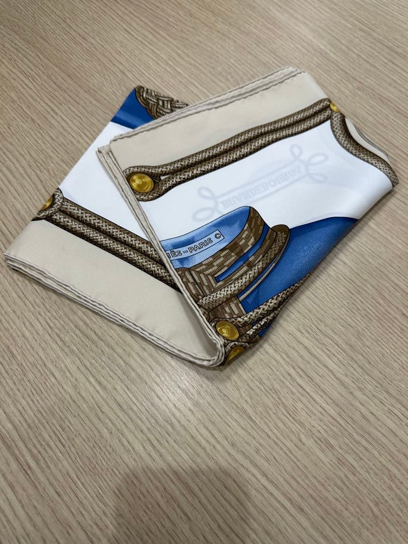HERMES エルメススカーフ　カレ90 ブランデンブルク飾り