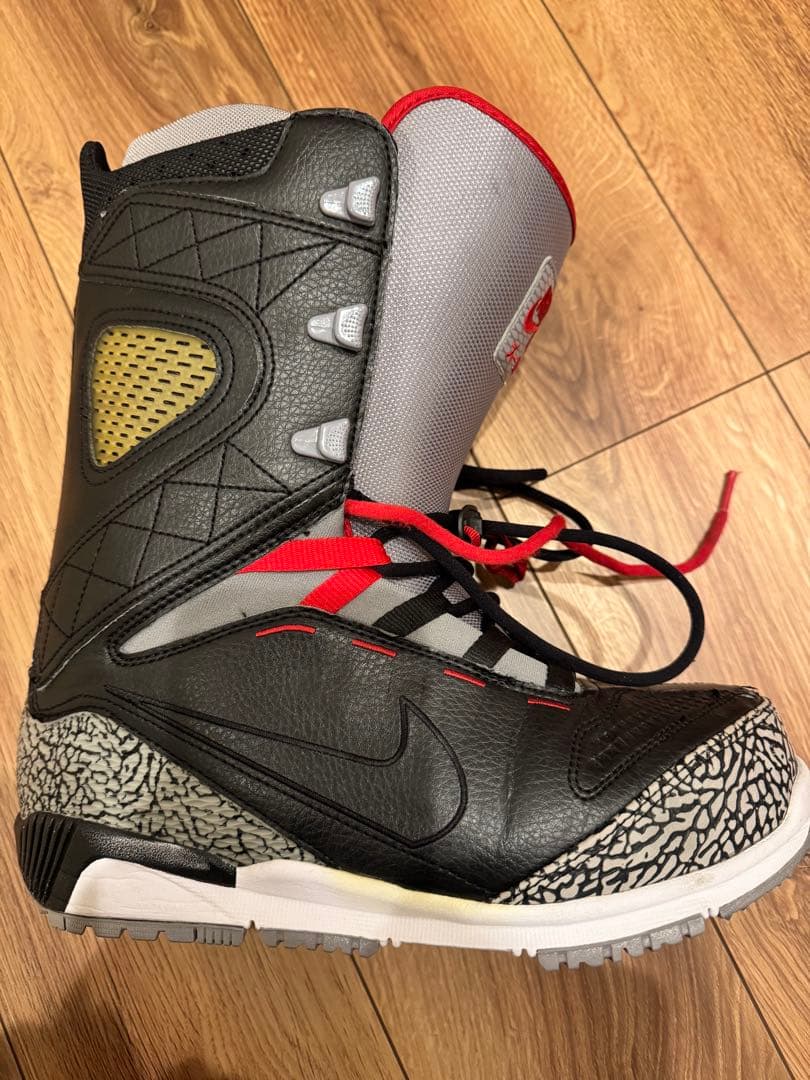 Nike スノーボードブーツ ブラック/レッド