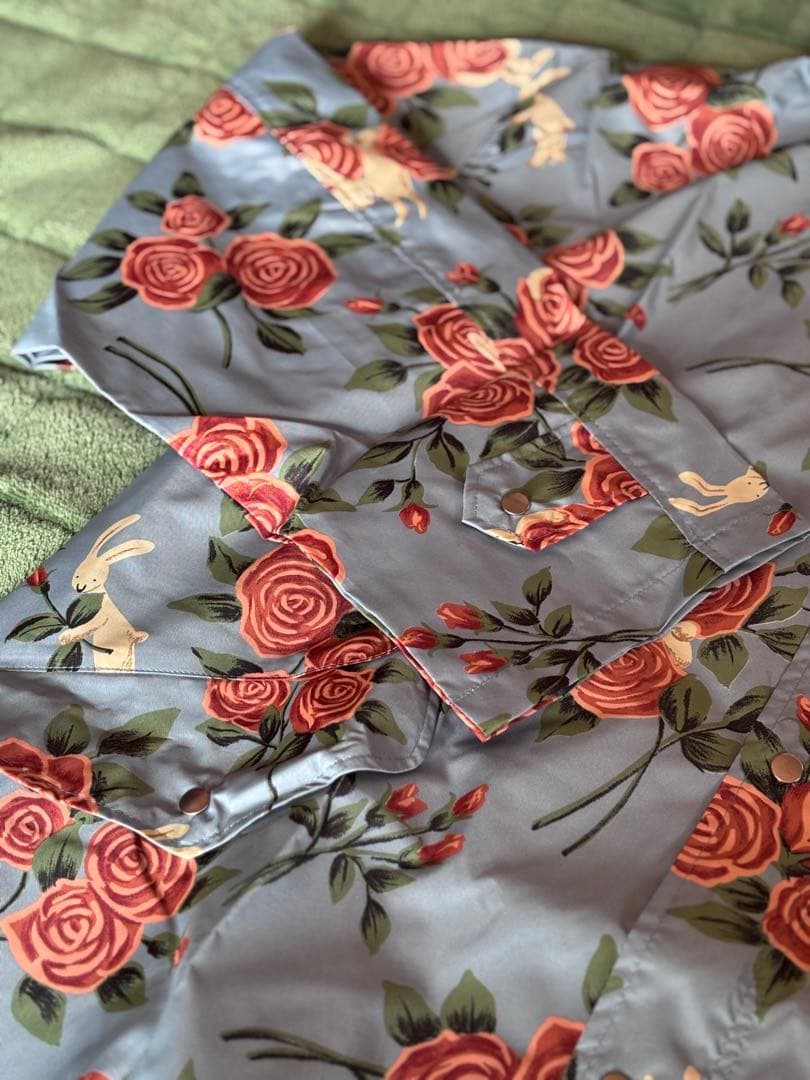 マタノアツコ・未使用レインコート・薔薇とうさぎ柄・ブルー