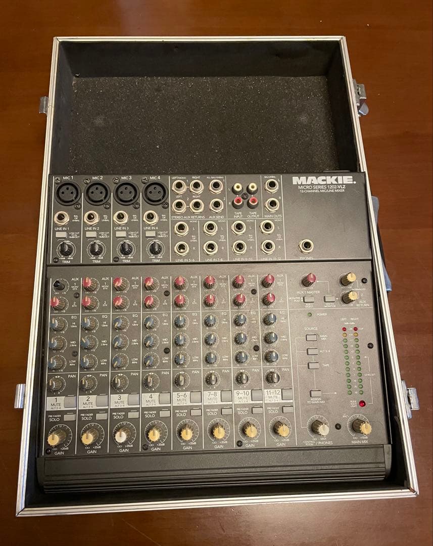 MACKIE 1202-VLZ 12チャンネル アナログミキサー ケース付き