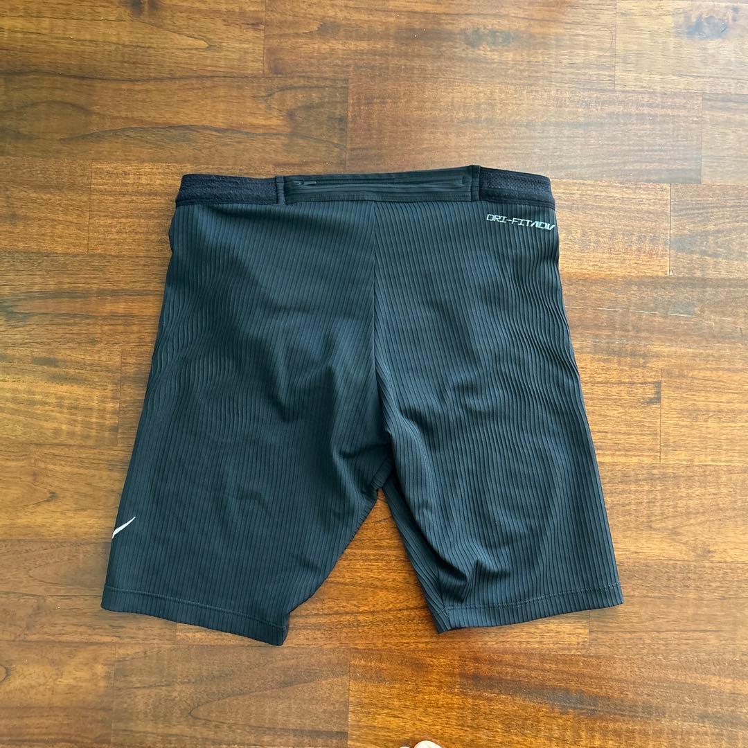 ナイキエアロスイフトハーフタイツ　L
