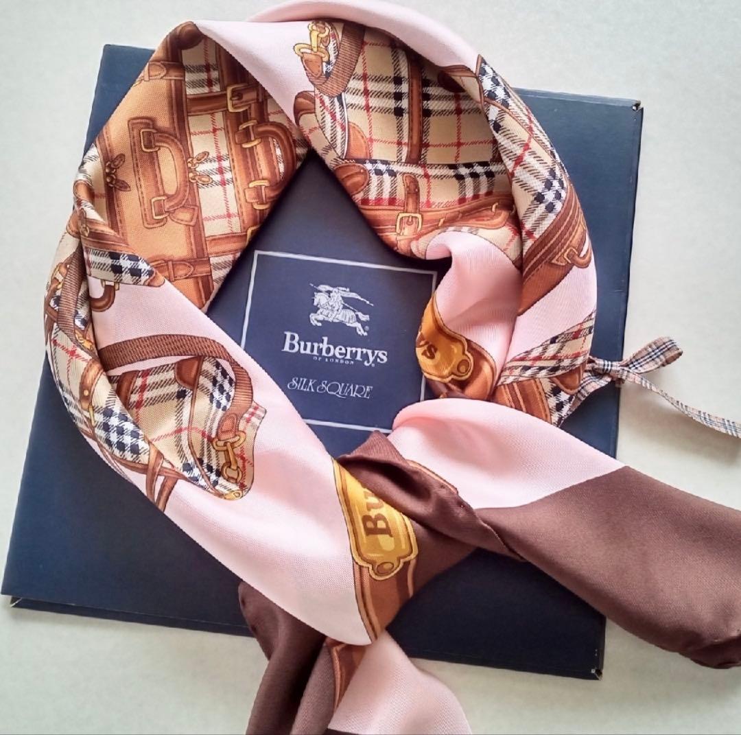Burberry スーツケースデザイン シルクスカーフ