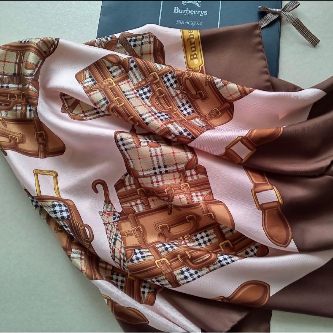Burberry スーツケースデザイン シルクスカーフ