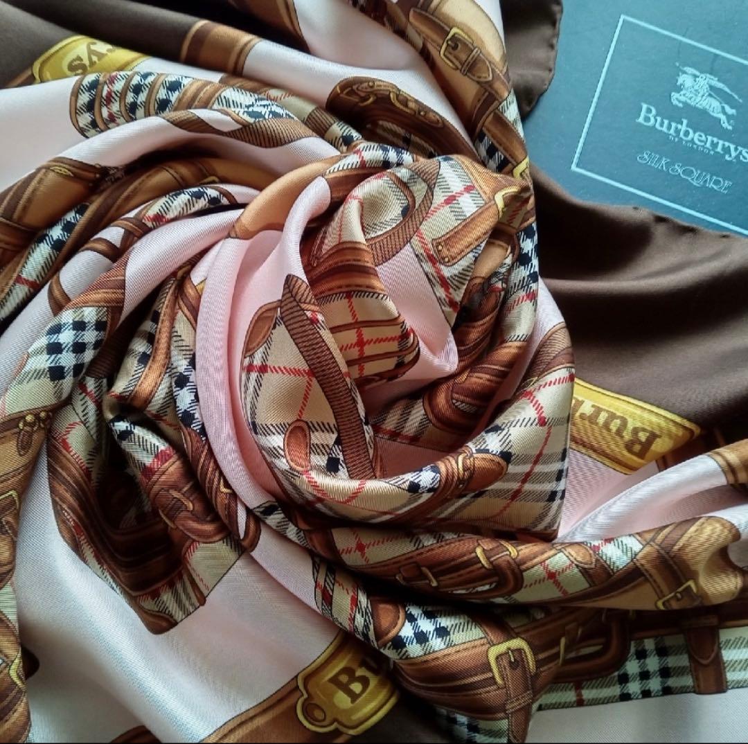 Burberry スーツケースデザイン シルクスカーフ