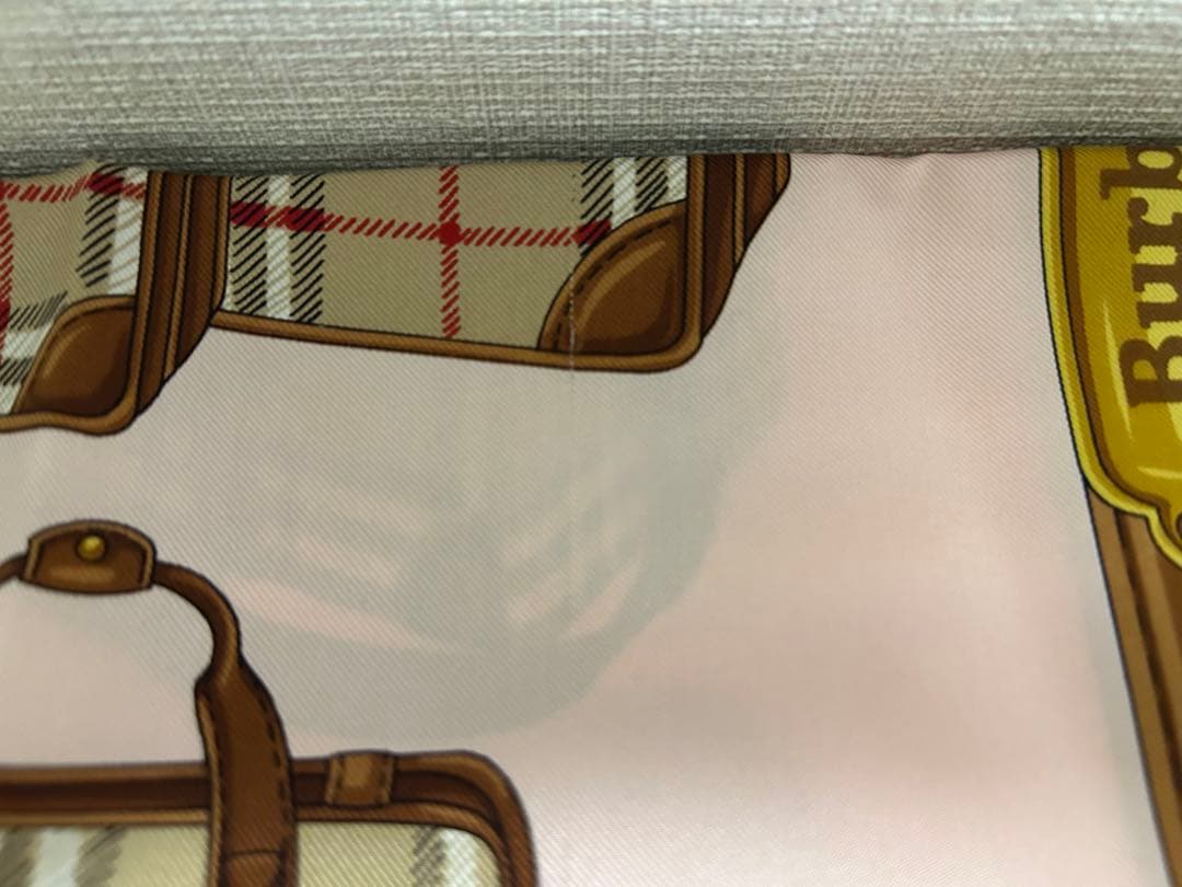 Burberry スーツケースデザイン シルクスカーフ