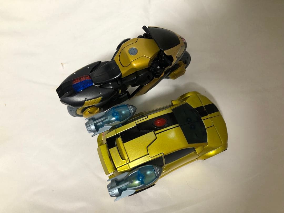 トランスフォーマー　アニメイテッド　プロール、バンブルビー　セット