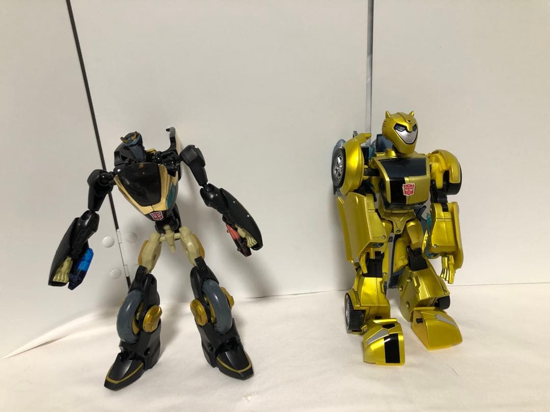 トランスフォーマー　アニメイテッド　プロール、バンブルビー　セット
