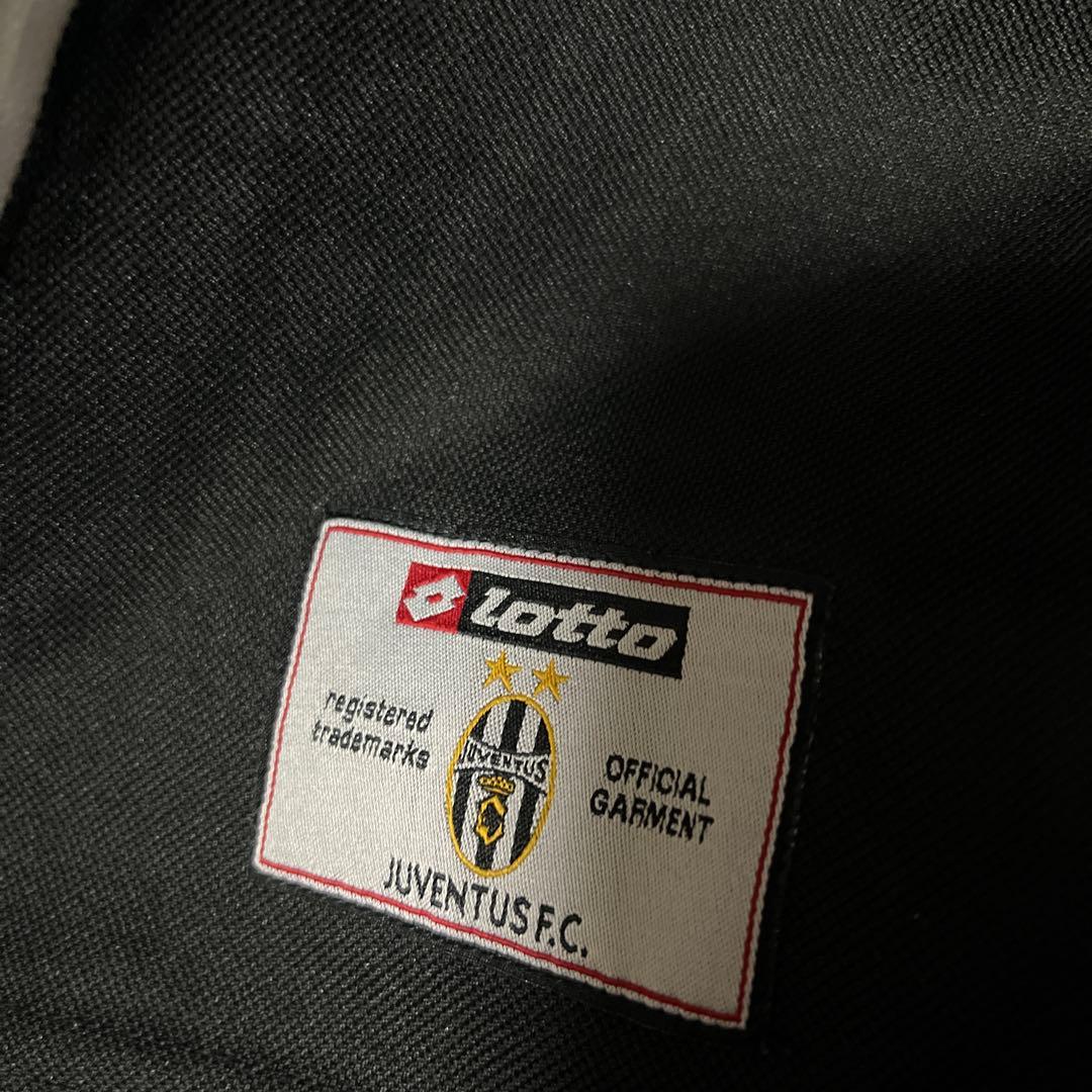Juventus サッカージャージ 黒白ストライプ