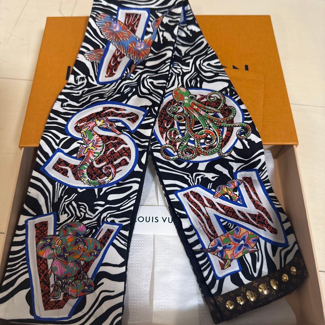 さゆりん ルイヴィトン スカーフ バンドー ゼブラ× LVロゴ スタッズ