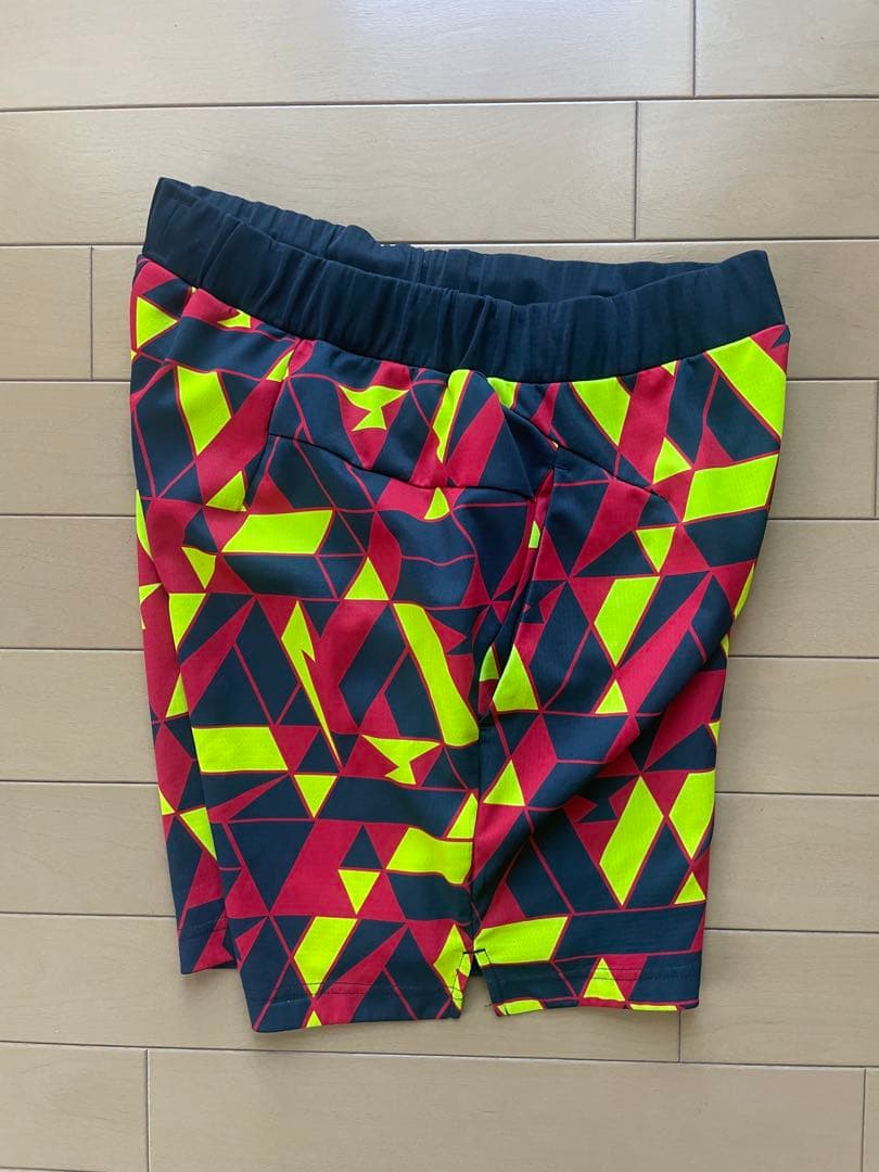 YONEXヨネックス　幾何学模様　バドミントン・テニス用　ハーフパンツ　Mサイズ