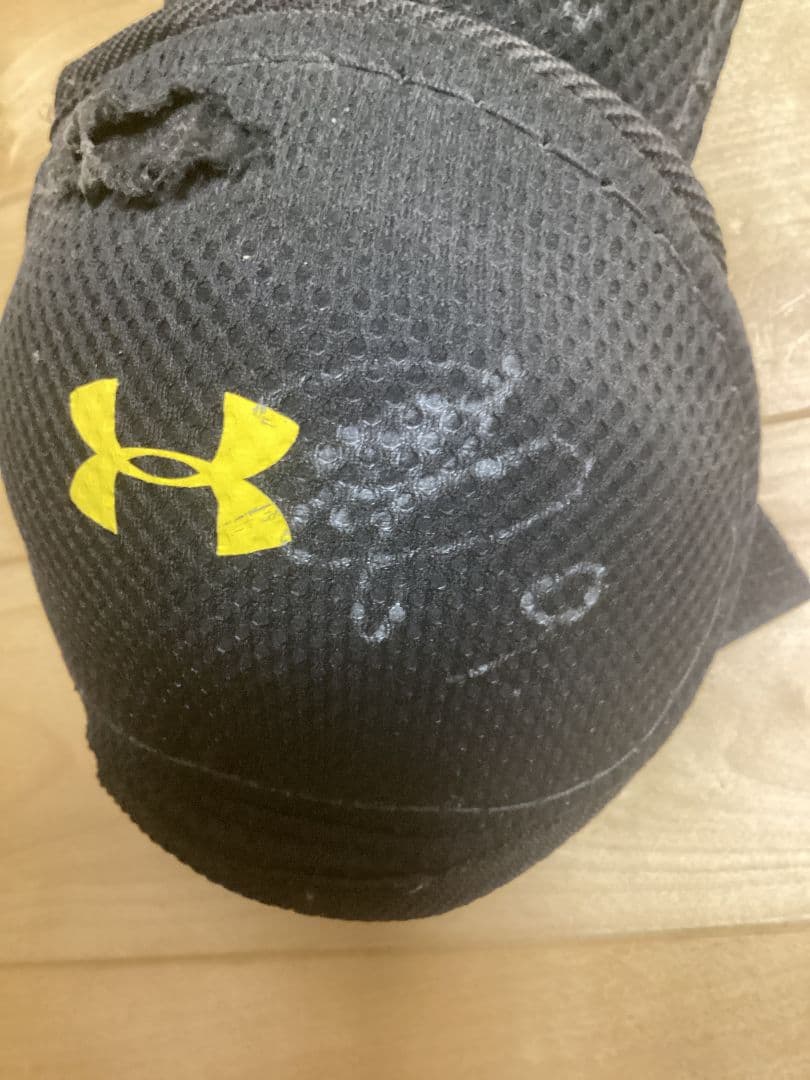 柳田悠岐選手　　サイン入りエルボフット　【本人使用】　UNDER ARMOUR