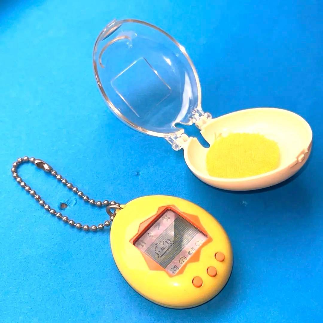 【美品】初代たまごっち (イエロー) 保護ケースと電池付き　動作確認済