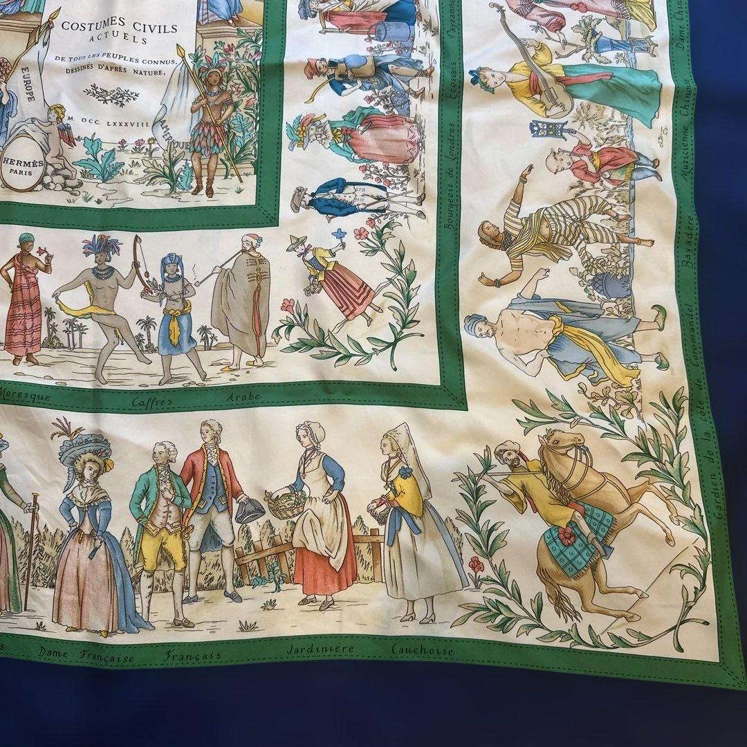 HERMES シルクスカーフ 現代市民の服装