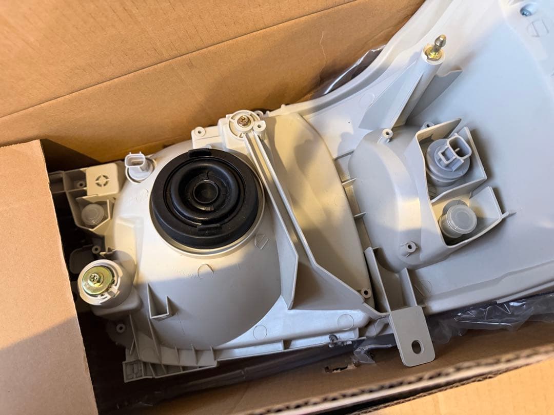 新品 ハイエース　ヘッドライト 取り付けブラケット付き