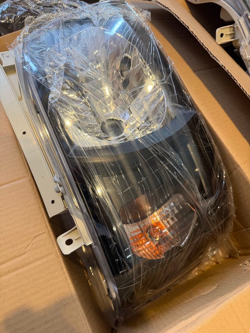 新品 ハイエース　ヘッドライト 取り付けブラケット付き