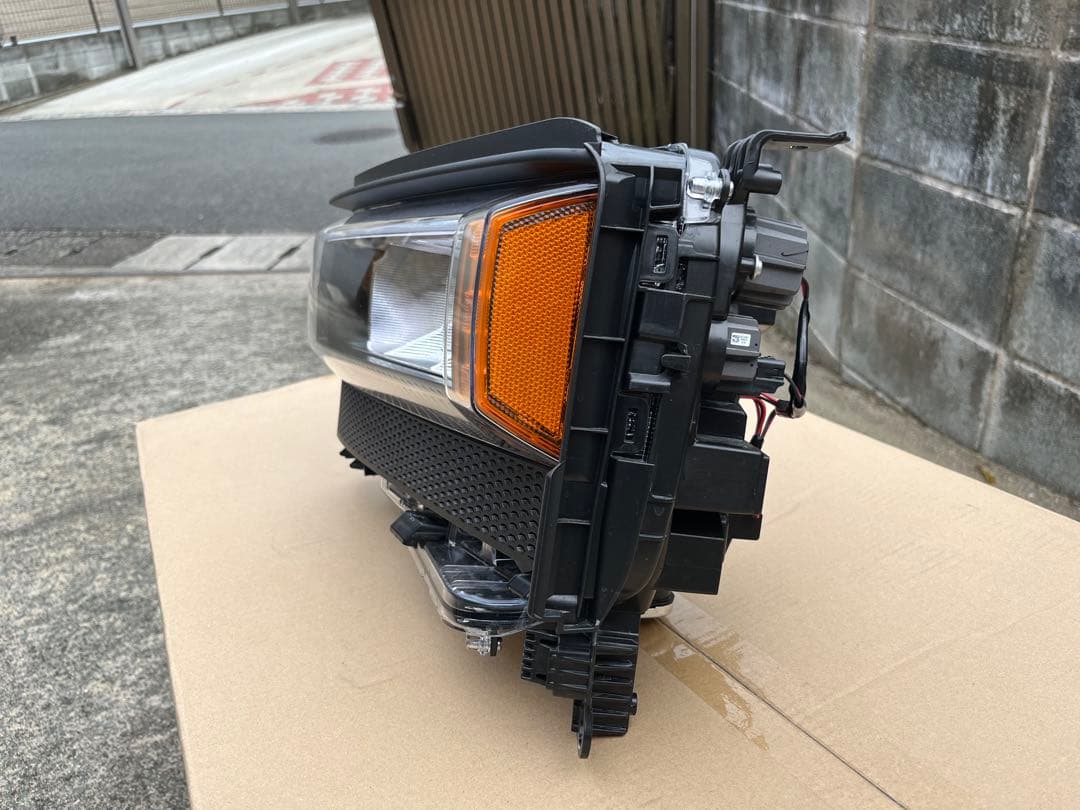 ランドクルーザー 250/角目ヘッドライト(純正)