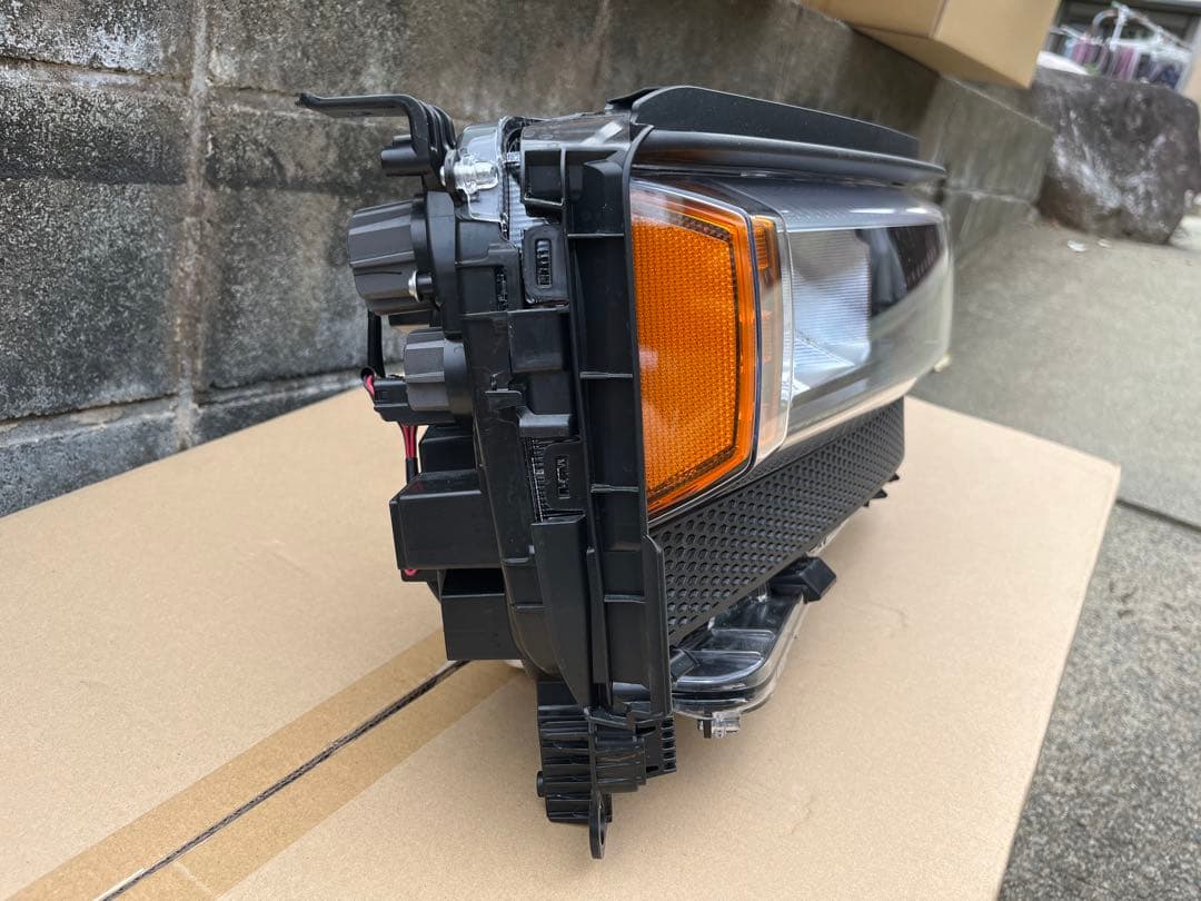 ランドクルーザー 250/角目ヘッドライト(純正)