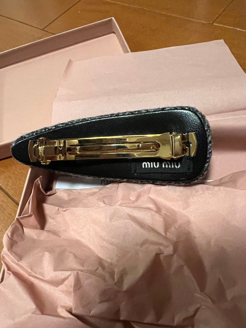 正規品　miu miu ヘアピン CHEVRON グレー