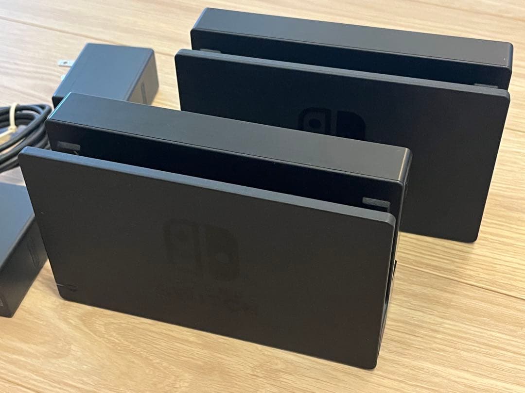 Nintendo Switch 本体と付属品(専用ドックとAC電源2台込み)