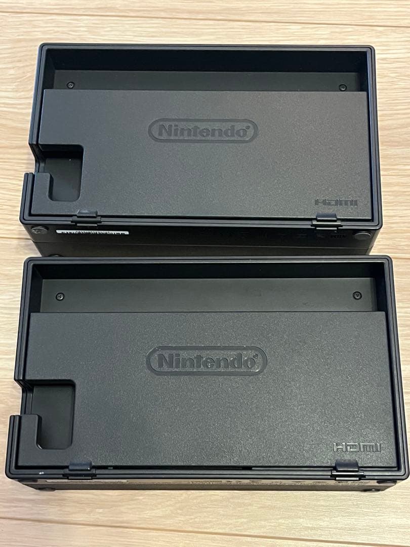 Nintendo Switch 本体と付属品(専用ドックとAC電源2台込み)