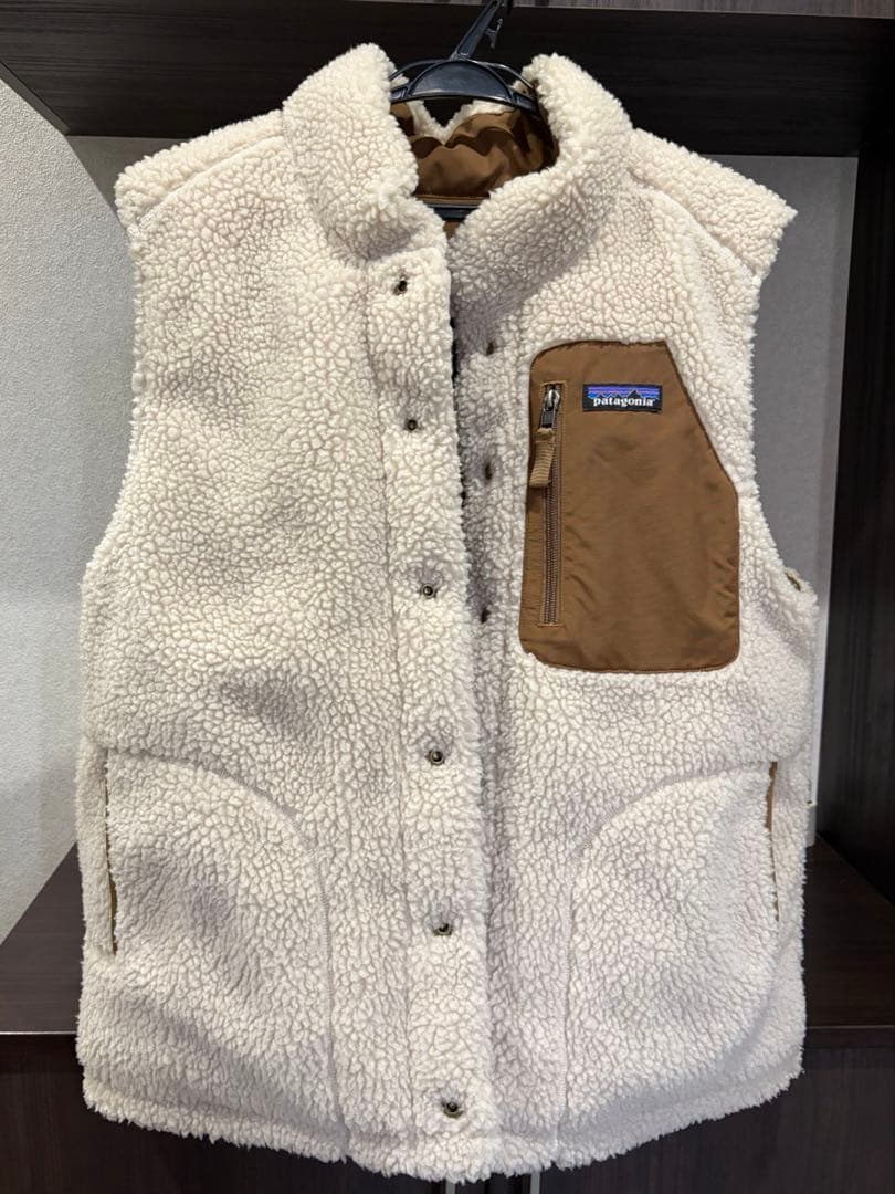 s*a様 patagonia ダウンベスト ベージュ/ブラウン　リバーシブル　パ