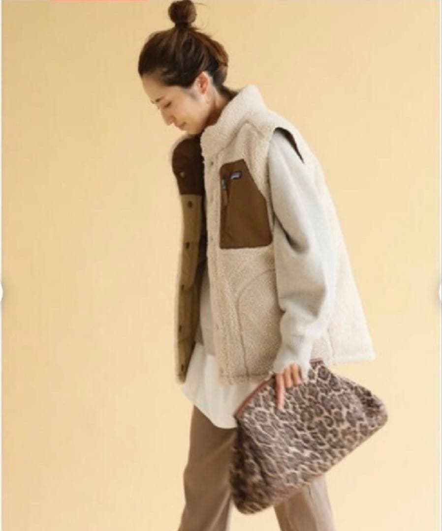 s*a様 patagonia ダウンベスト ベージュ/ブラウン　リバーシブル　パ