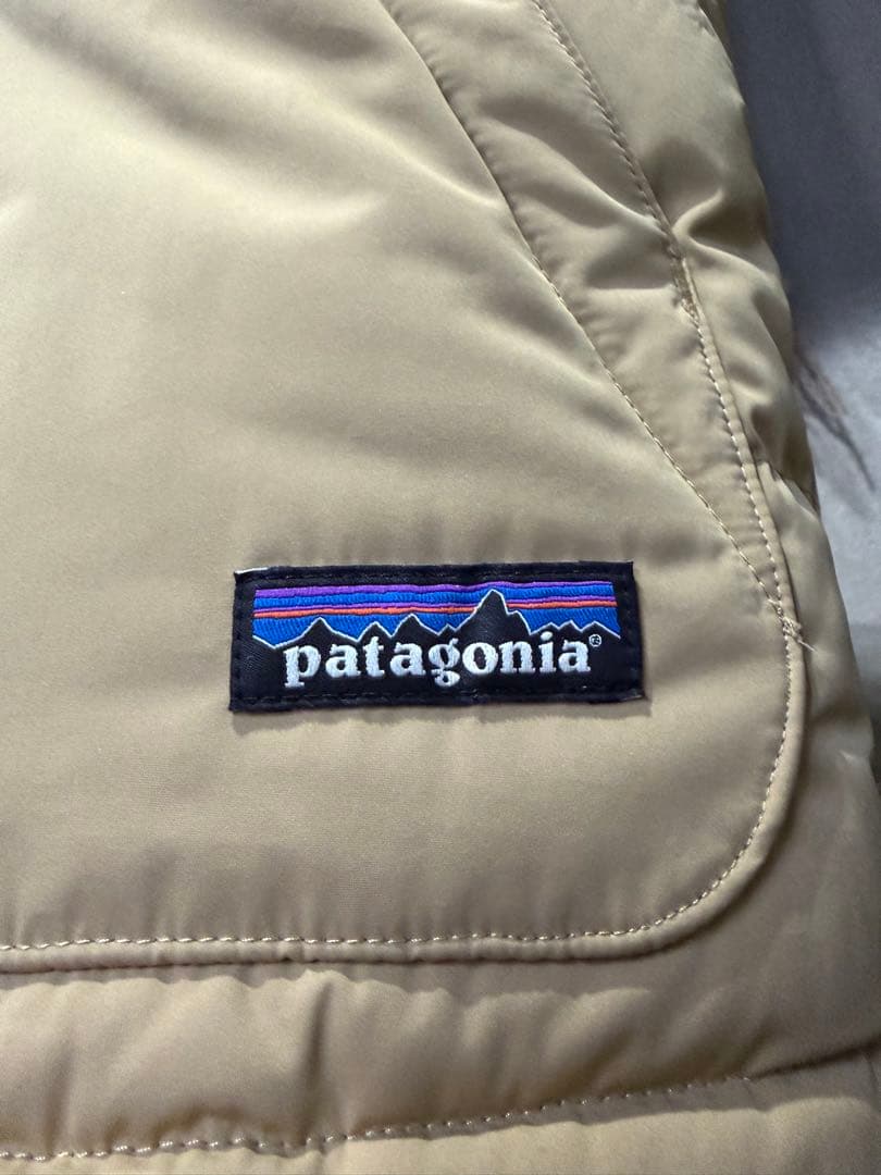 s*a様 patagonia ダウンベスト ベージュ/ブラウン　リバーシブル　パ