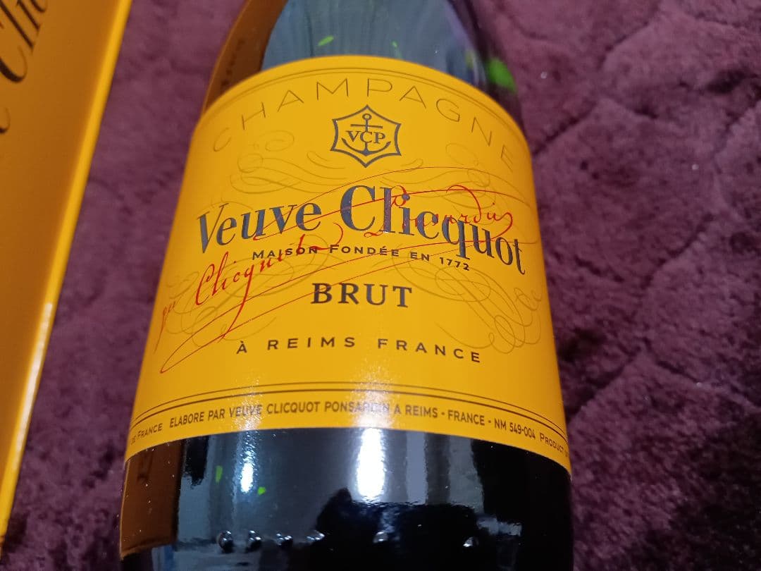 ヴーウクリコ　イエローラベル　スパークリング 辛口 フランス　750ml　未使用