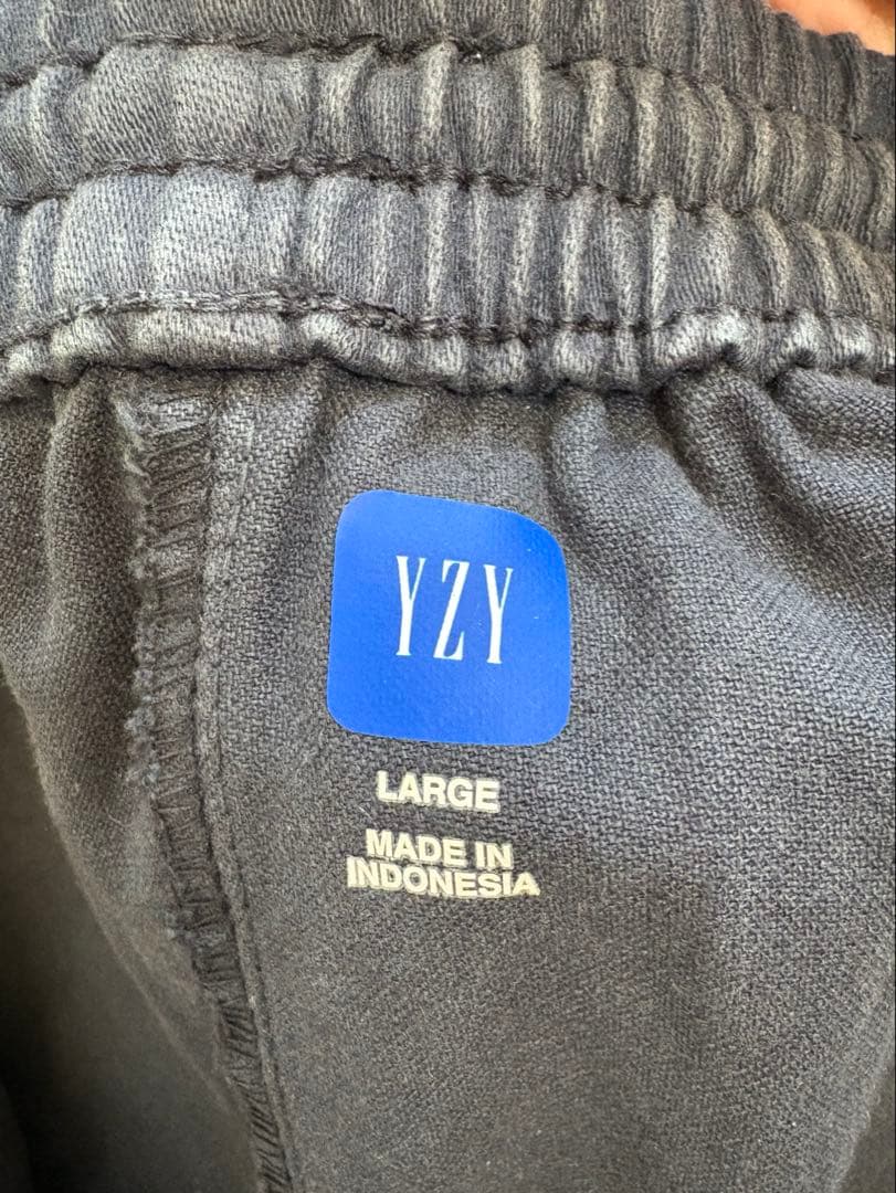 yeezy gap satin cargo pants 値下げ交渉可
