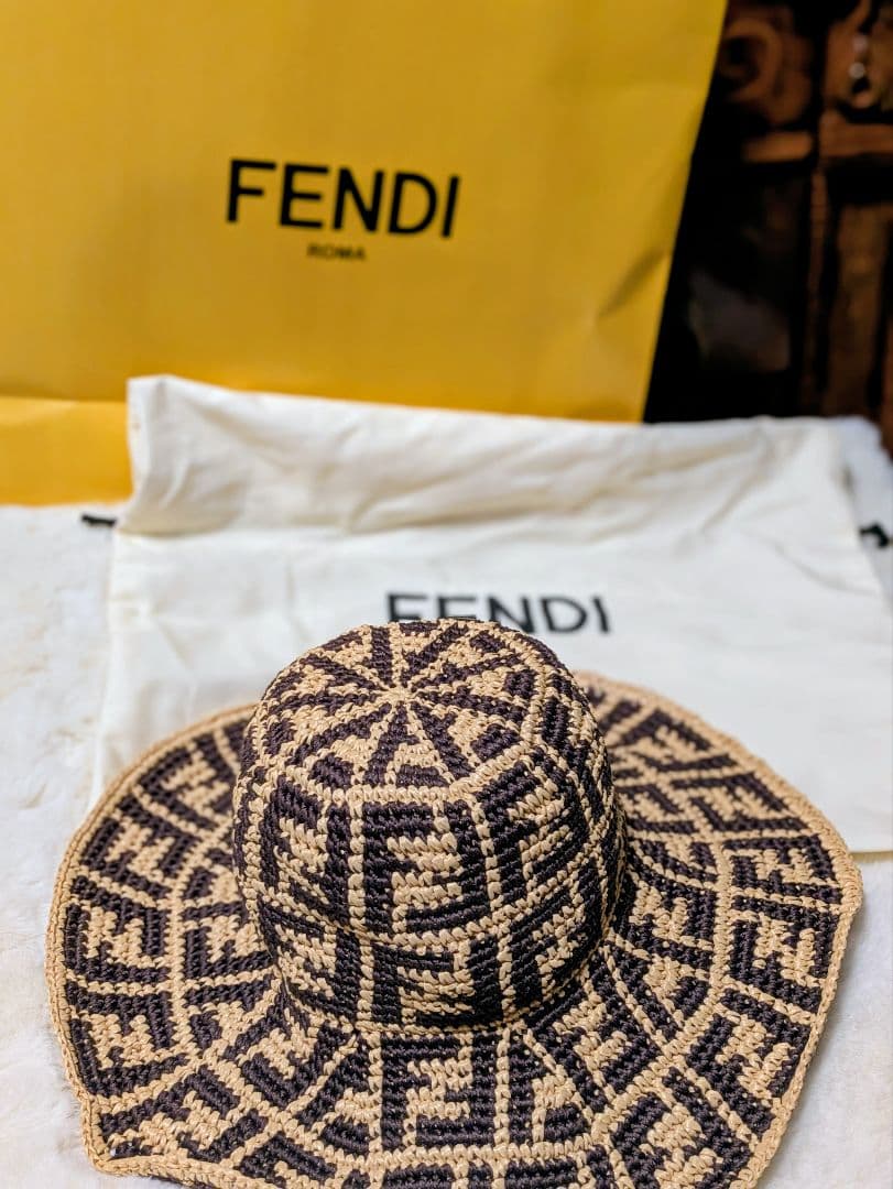 【美品】FENDI フェンディ FFロゴ ズッカ柄 クロシェハット M