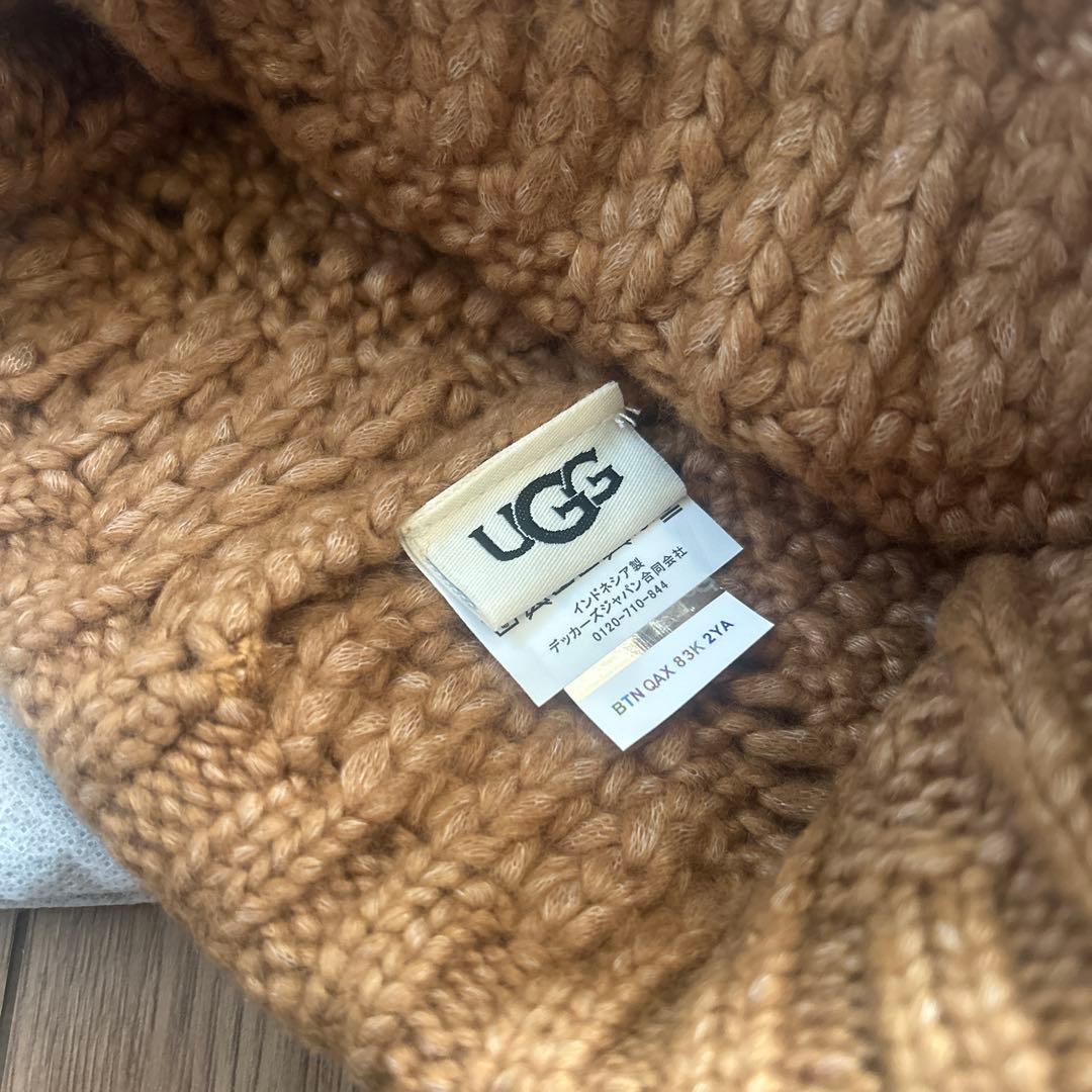UGG チェスナット ポンポン付きニット帽 O/S