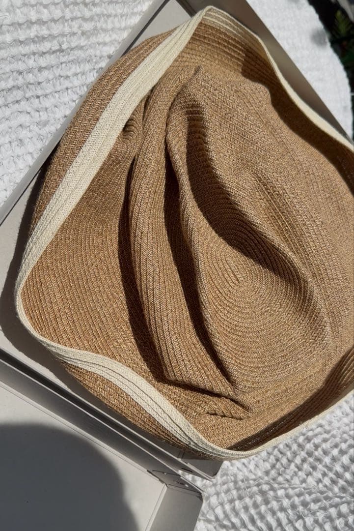 ベージュとホワイトのストライプBOXED HAT by mature ha