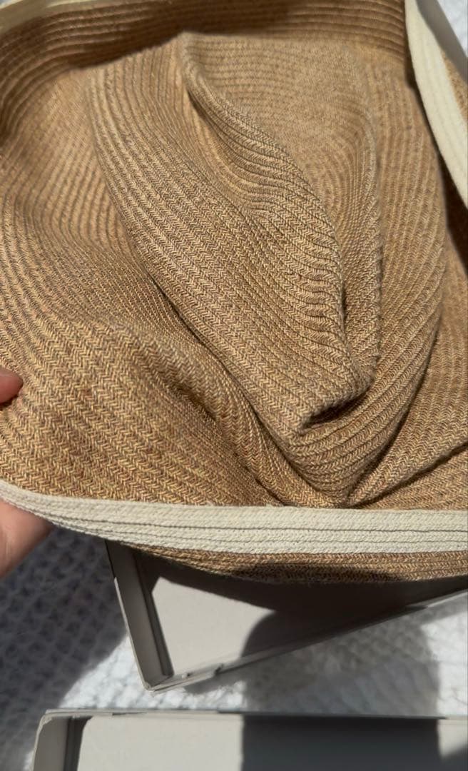 ベージュとホワイトのストライプBOXED HAT by mature ha