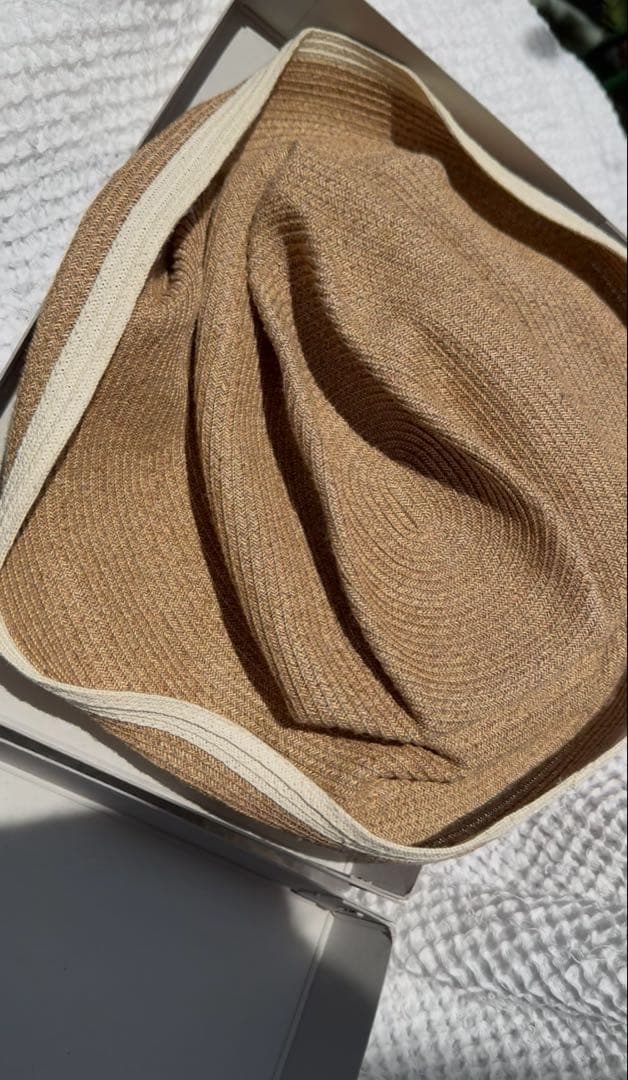 ベージュとホワイトのストライプBOXED HAT by mature ha
