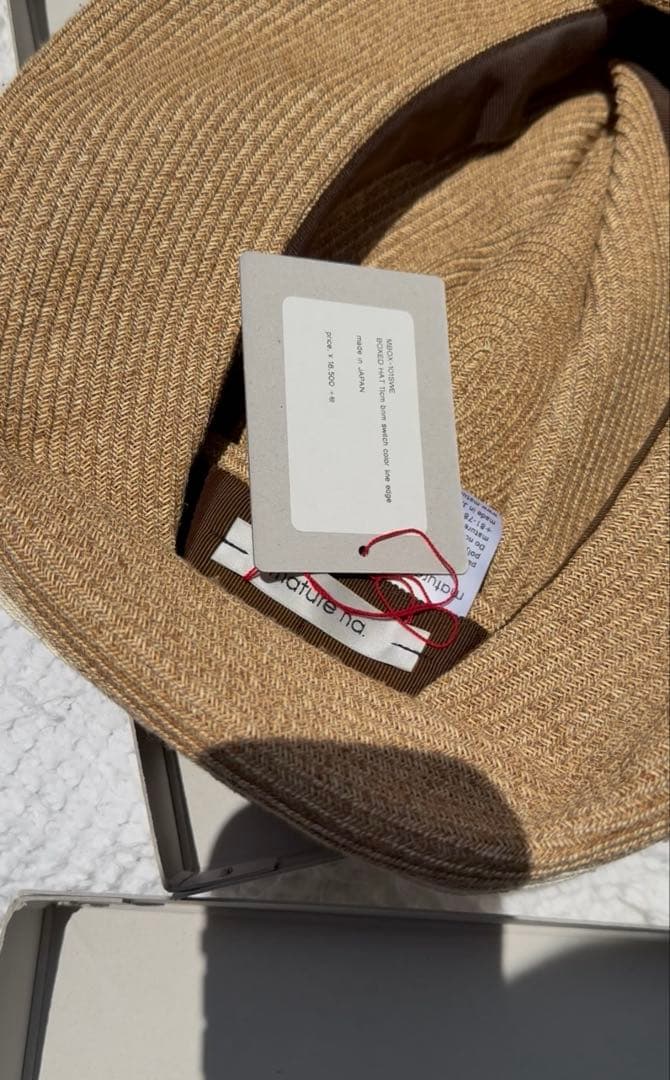 ベージュとホワイトのストライプBOXED HAT by mature ha