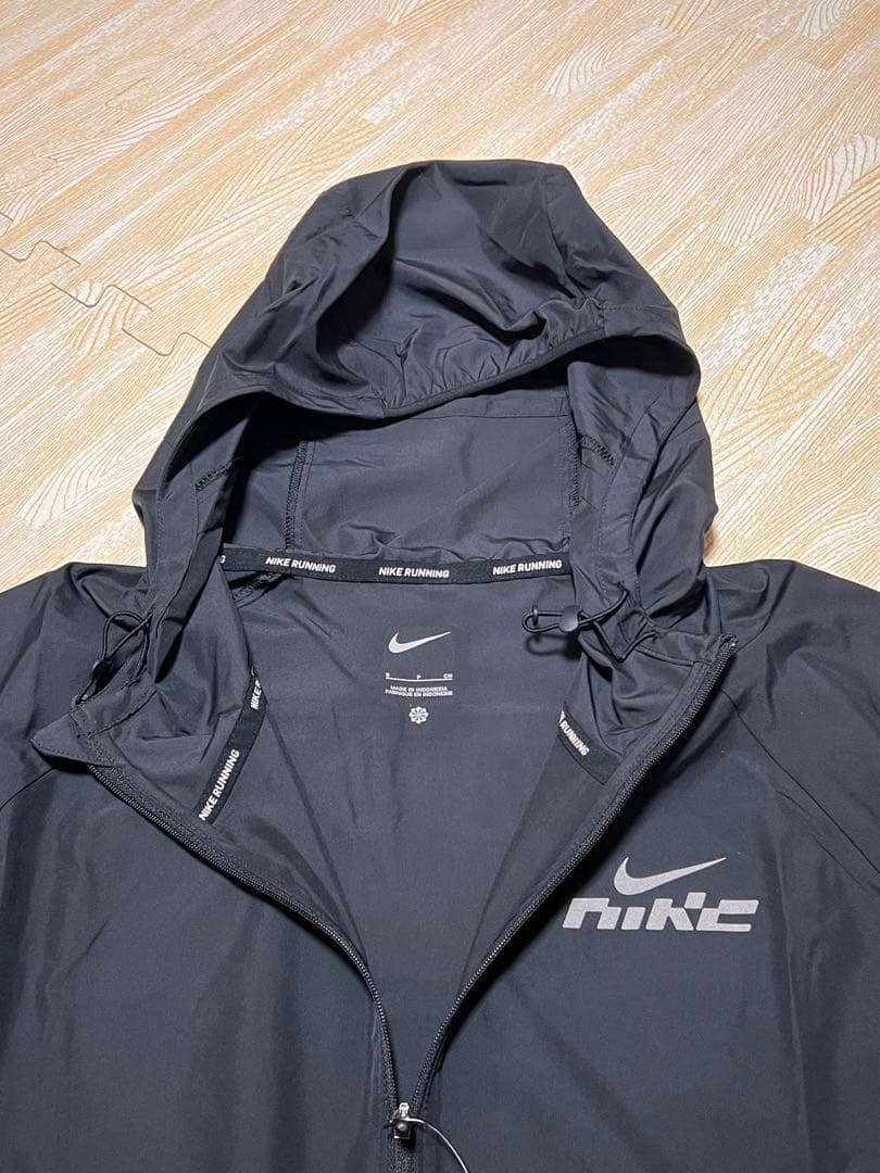 Nike ウィンドブレーカー L 新品