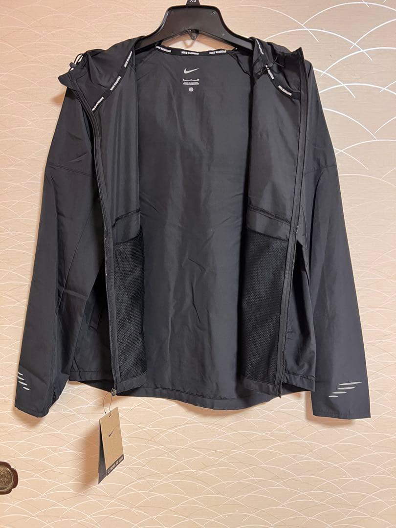 Nike ウィンドブレーカー L 新品
