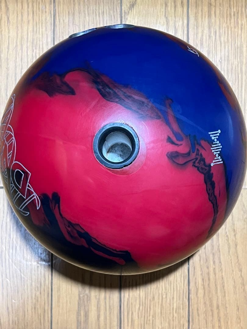 STORM DNAボウリングボール 15ポンド