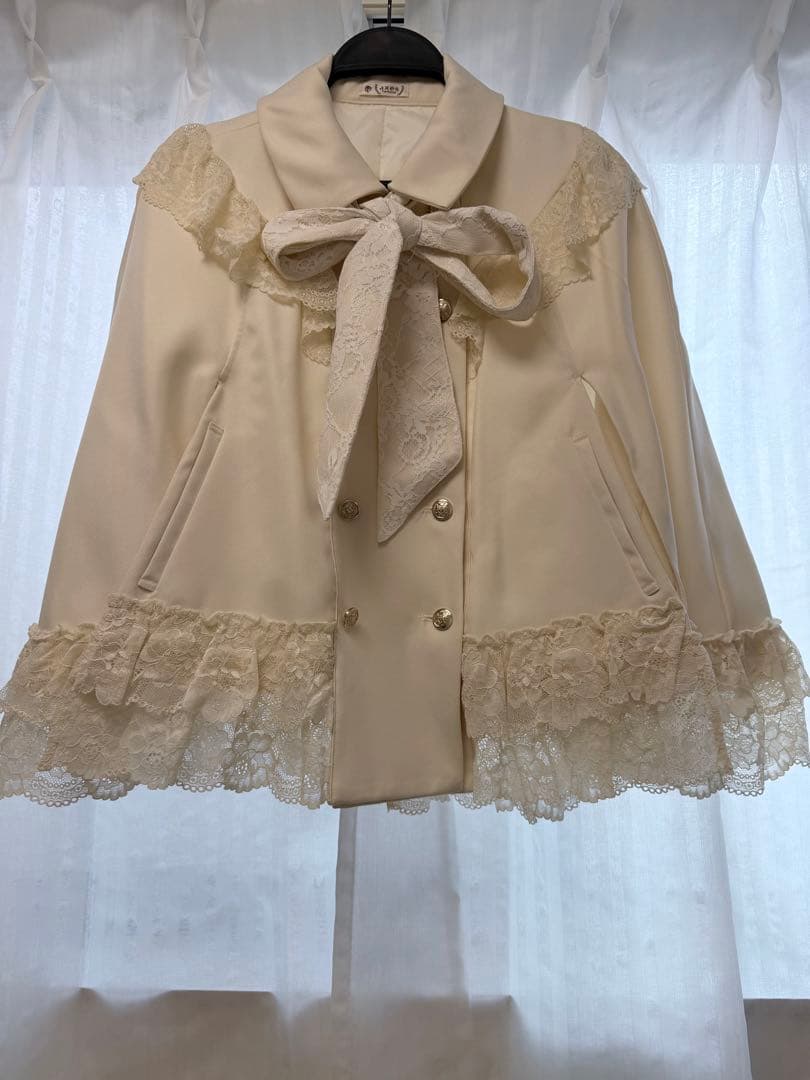 axes femme リボン付レースフリルコート 生成り