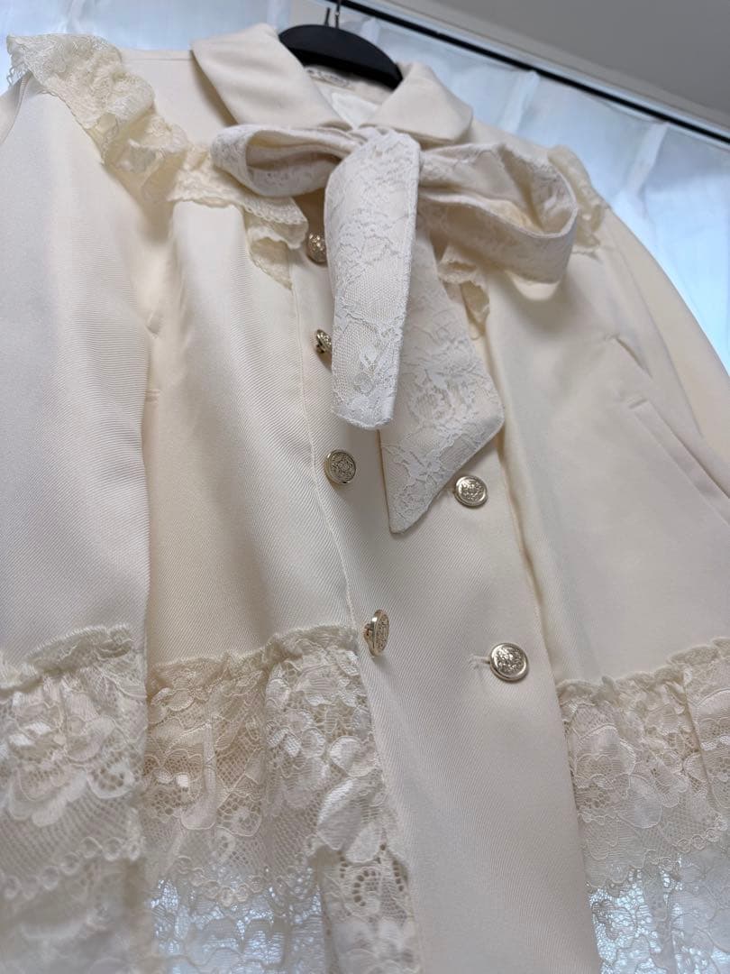 axes femme リボン付レースフリルコート 生成り