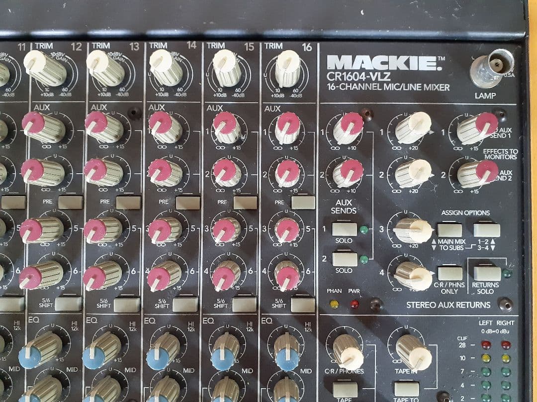 MACKIE.CR1604-VLZミキサー、動作品。ツマミにキバミありです。。