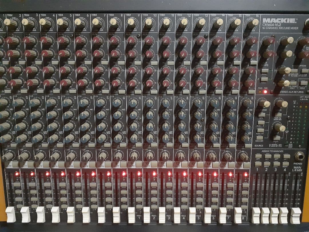 MACKIE.CR1604-VLZミキサー、動作品。ツマミにキバミありです。。